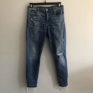 Gap Size 31 medium wash frayed skinny jeans